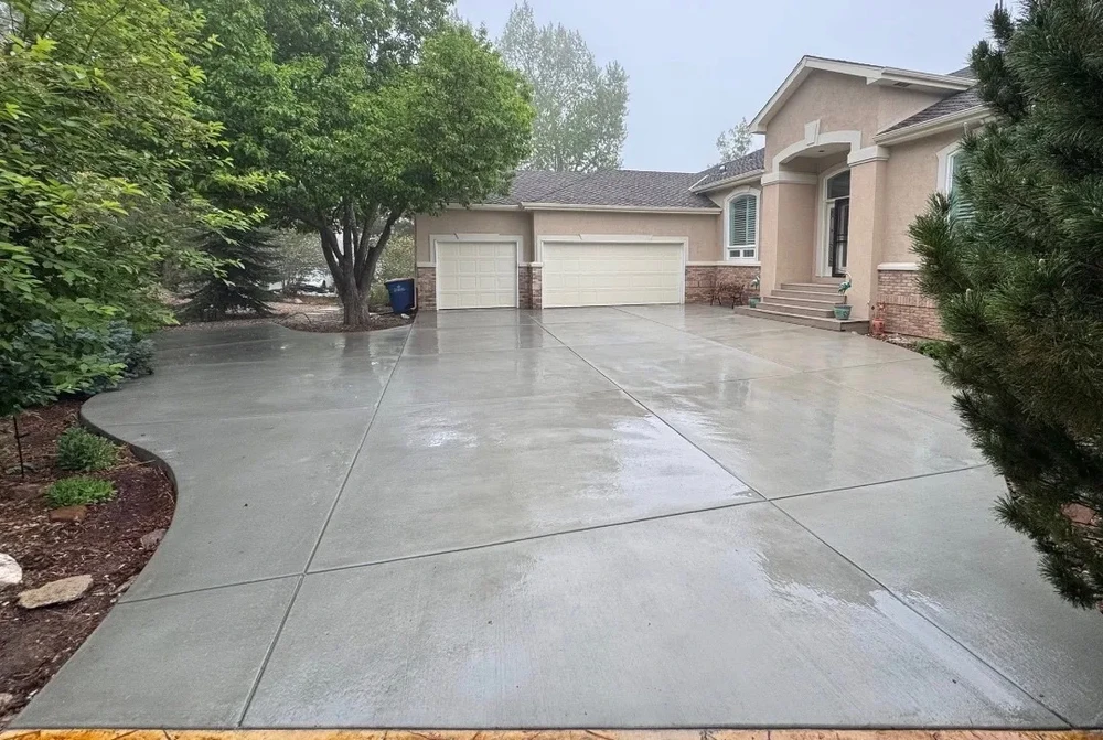 Should You Get Concrete or Asphalt for Your Maryland Driveways?